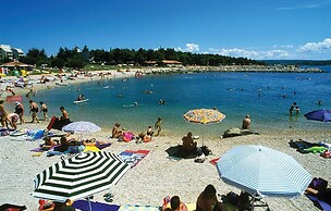 Amazing Home in Novigrad With Wifi and 2 Bedrooms