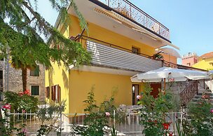 Amazing Home in Novigrad With Wifi and 2 Bedrooms