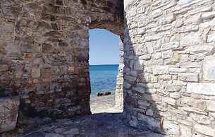 Amazing Home in Novigrad With Wifi and 2 Bedrooms