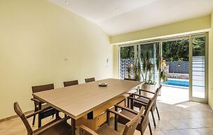 Amazing Home in Jurdani With Wifi and 4 Bedrooms