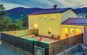 Amazing Home in Jurdani With Wifi and 4 Bedrooms