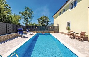 Amazing Home in Jurdani With Wifi and 4 Bedrooms