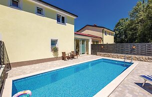 Amazing Home in Jurdani With Wifi and 4 Bedrooms