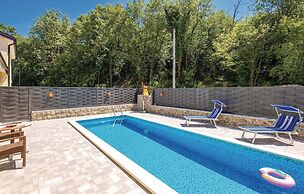 Amazing Home in Jurdani With Wifi and 4 Bedrooms