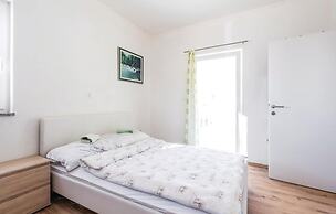 Amazing Home in Jurdani With Wifi and 4 Bedrooms