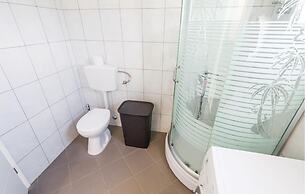 Amazing Home in Jurdani With Wifi and 4 Bedrooms