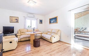 Amazing Home in Jurdani With Wifi and 4 Bedrooms