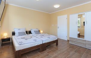 Awesome Apartment in Kastel Stari With Wifi