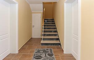 Awesome Apartment in Kastel Stari With Wifi