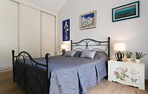 Amazing Home in Topolo with Hot Tub, Sauna & WiFi