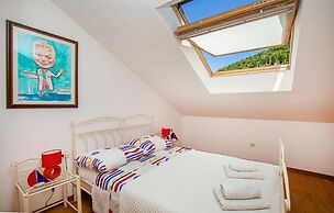 Amazing Home in Topolo with Hot Tub, Sauna & WiFi