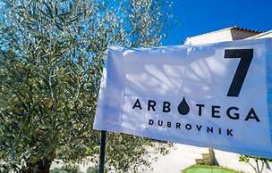 Amazing Home in Topolo with Hot Tub, Sauna & WiFi