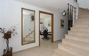 Amazing Home in Topolo with Hot Tub, Sauna & WiFi