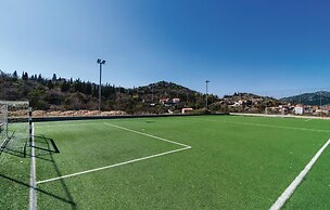 Amazing Home in Topolo with Hot Tub, Sauna & WiFi