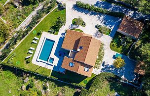 Amazing Home in Topolo with Hot Tub, Sauna & WiFi