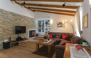 Amazing Home in Topolo with Hot Tub, Sauna & WiFi