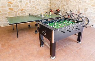 Amazing Home in Topolo with Hot Tub, Sauna & WiFi