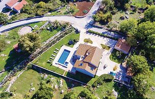 Amazing Home in Topolo with Hot Tub, Sauna & WiFi