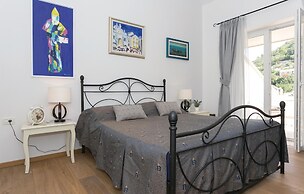 Amazing Home in Topolo with Hot Tub, Sauna & WiFi