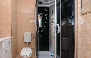 Amazing Home in Topolo with Hot Tub, Sauna & WiFi