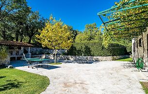 Amazing Home in Topolo with Hot Tub, Sauna & WiFi