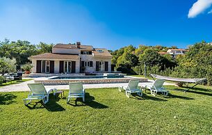 Amazing Home in Topolo with Hot Tub, Sauna & WiFi