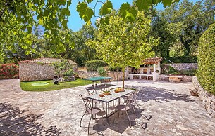 Amazing Home in Topolo with Hot Tub, Sauna & WiFi