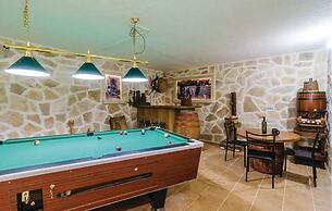 Amazing Home in Topolo with Hot Tub, Sauna & WiFi