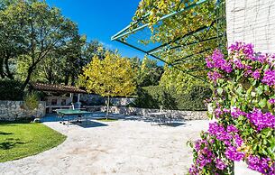 Amazing Home in Topolo with Hot Tub, Sauna & WiFi