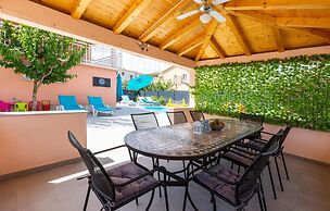 Nice Home in Kastel Novi With Wifi and 3 Bedrooms