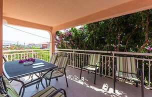 Nice Home in Kastel Novi With Wifi and 3 Bedrooms