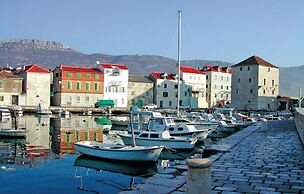 Nice Home in Kastel Novi With Wifi and 3 Bedrooms