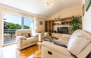 Nice Home in Kastel Novi With Wifi and 3 Bedrooms