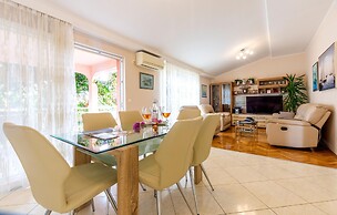 Nice Home in Kastel Novi With Wifi and 3 Bedrooms