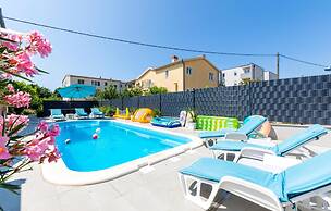 Nice Home in Kastel Novi With Wifi and 3 Bedrooms