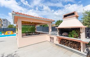 Nice Home in Kastel Novi With Wifi and 3 Bedrooms