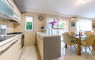 Nice Home in Kastel Novi With Wifi and 3 Bedrooms