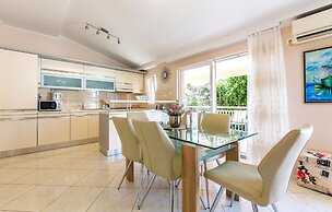 Nice Home in Kastel Novi With Wifi and 3 Bedrooms