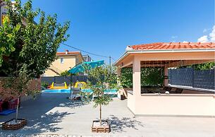 Nice Home in Kastel Novi With Wifi and 3 Bedrooms