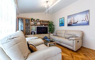 Nice Home in Kastel Novi With Wifi and 3 Bedrooms