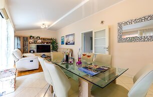 Nice Home in Kastel Novi With Wifi and 3 Bedrooms