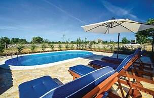 Awesome Home in Drinovci With Wifi and 5 Bedrooms