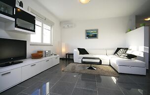 Awesome Home in Drinovci With Wifi and 5 Bedrooms