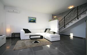 Awesome Home in Drinovci With Wifi and 5 Bedrooms