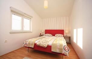 Awesome Home in Drinovci With Wifi and 5 Bedrooms