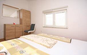 Awesome Home in Drinovci With Wifi and 5 Bedrooms