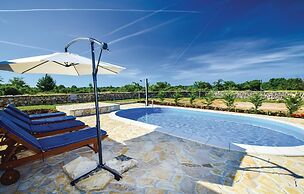 Awesome Home in Drinovci With Wifi and 5 Bedrooms