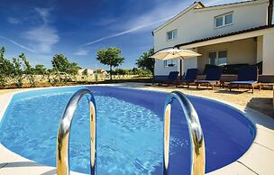 Awesome Home in Drinovci With Wifi and 5 Bedrooms