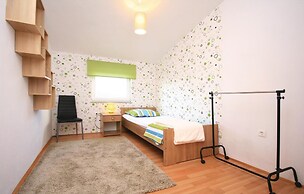 Awesome Home in Drinovci With Wifi and 5 Bedrooms