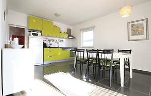 Awesome Home in Drinovci With Wifi and 5 Bedrooms